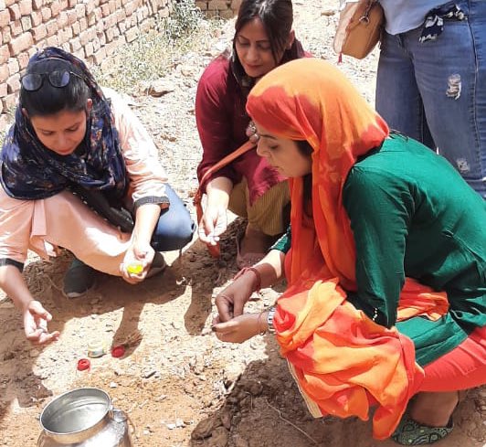 rashmip1's tweet photo. @EMCT19 की नारी शक्ति ने गौतम बुध नगर वेस्ट में निर्माणाधीन कृष्णा गौं शाला में पूजा अर्चना कर गौ माता के जल की ��्यवस्था करी। 
जय माँ गंगा जय गौं माता 🙏🏻 @CMOfficeUP @myogiadityanath @PTI_News @dmgbnagar @GrNoidaWest_ @EkNoida @PANKAJPARASHAR_ @Dkumarchandel @vinodsharmanbt https://t.co/r5NBoXxcEc