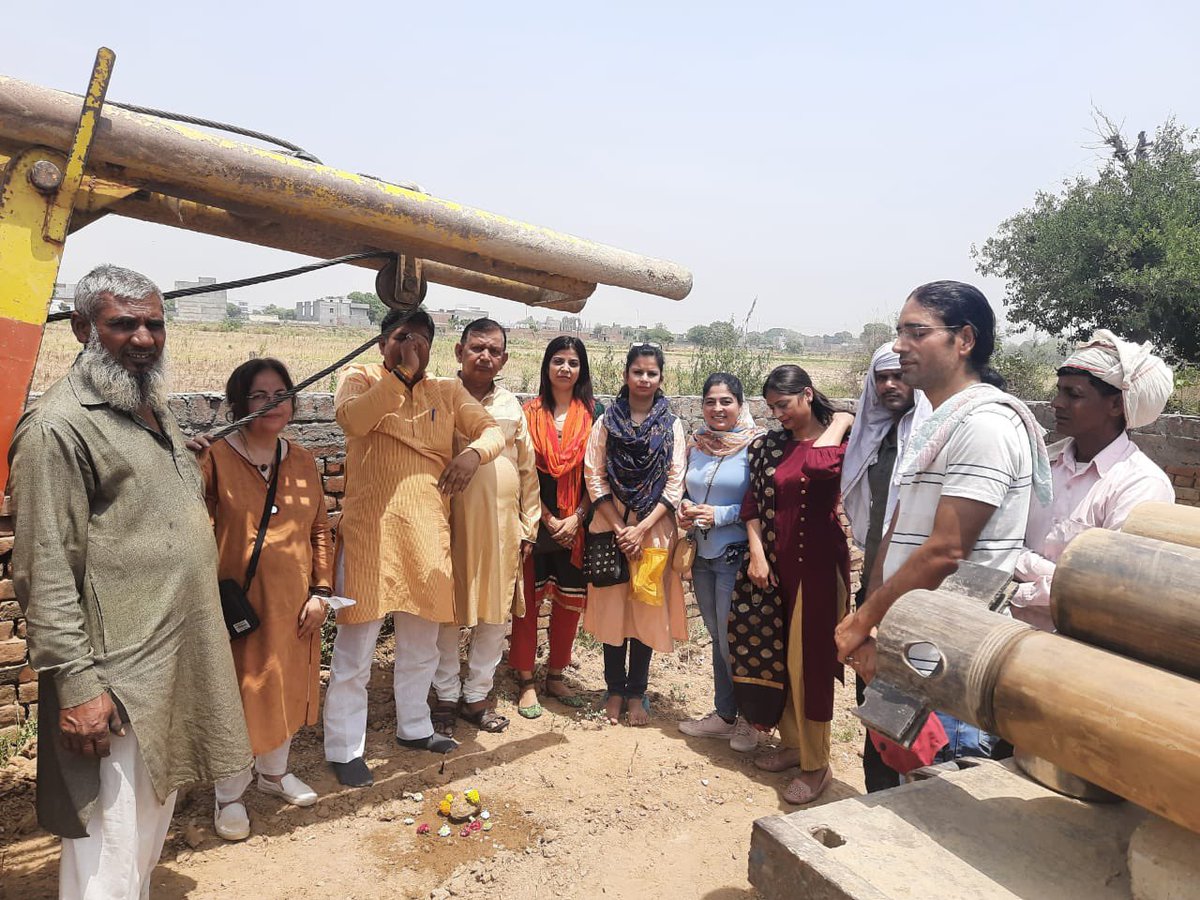 rashmip1's tweet photo. @EMCT19 की नारी शक्ति ने गौतम बुध नगर वेस्ट में निर्माणाधीन कृष्णा गौं शाला में पूजा अर्चना कर गौ माता के जल की ��्यवस्था करी। 
जय माँ गंगा जय गौं माता 🙏🏻 @CMOfficeUP @myogiadityanath @PTI_News @dmgbnagar @GrNoidaWest_ @EkNoida @PANKAJPARASHAR_ @Dkumarchandel @vinodsharmanbt https://t.co/r5NBoXxcEc