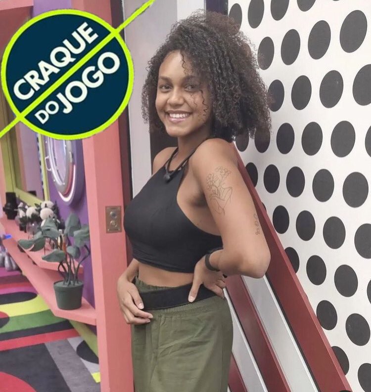 whomath's tweet photo. A PROFESSORA JESSI NÃO TEM MEDO DA PADARIA NÃO #BBB101 https://t.co/sXnlz6j3In