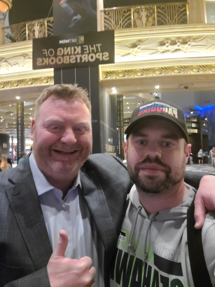RyanRules99's tweet photo. Today I met the betting legend @CamStewartLive . Super nice guy. #JohnnyKnuckles https://t.co/KV00iyfIln