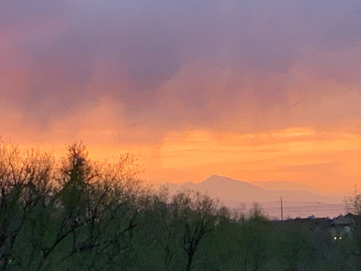 rmnft's tweet photo. Sunset view from my balcony! Beautiful evening to sit outside and take in a beautiful nature view.
#coloradosunset #nature #naturetherapy #outside #certifiedforesttherapyguide https://t.co/GZ6Md2N1h1