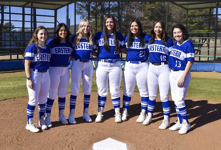 EOSC_Softball's tweet photo. We had sophomore day on our final home game of the 21-22 season today &amp; came away with a split vs Rose State!  These ladies fought hard and played 2 great games.  Here are a few highlights along with some pics of today’s honorees.  Thank you for all that you’ve done, sophomores! https://t.co/KoXxtOEfKj