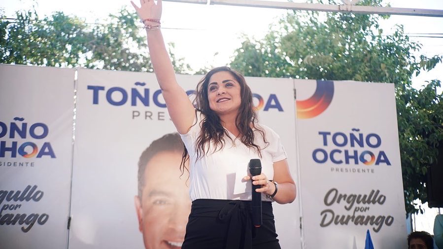 AlyGamboa's tweet photo. Cerramos el día de hoy con la visita a la colonia Azcapotzalco en compañía de @josejoseantonio y @Ltchalehdez mil gracias a todos los vecinos que nos regalaron un poco de su tiempo.❤️@EVillegasV https://t.co/0YMBANtXFc