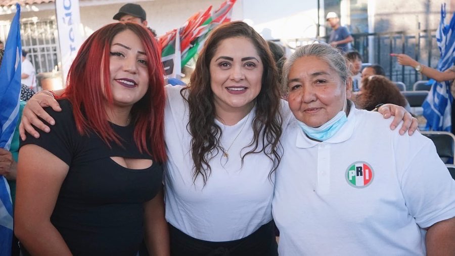AlyGamboa's tweet photo. Cerramos el día de hoy con la visita a la colonia Azcapotzalco en compañía de @josejoseantonio y @Ltchalehdez mil gracias a todos los vecinos que nos regalaron un poco de su tiempo.❤️@EVillegasV https://t.co/0YMBANtXFc