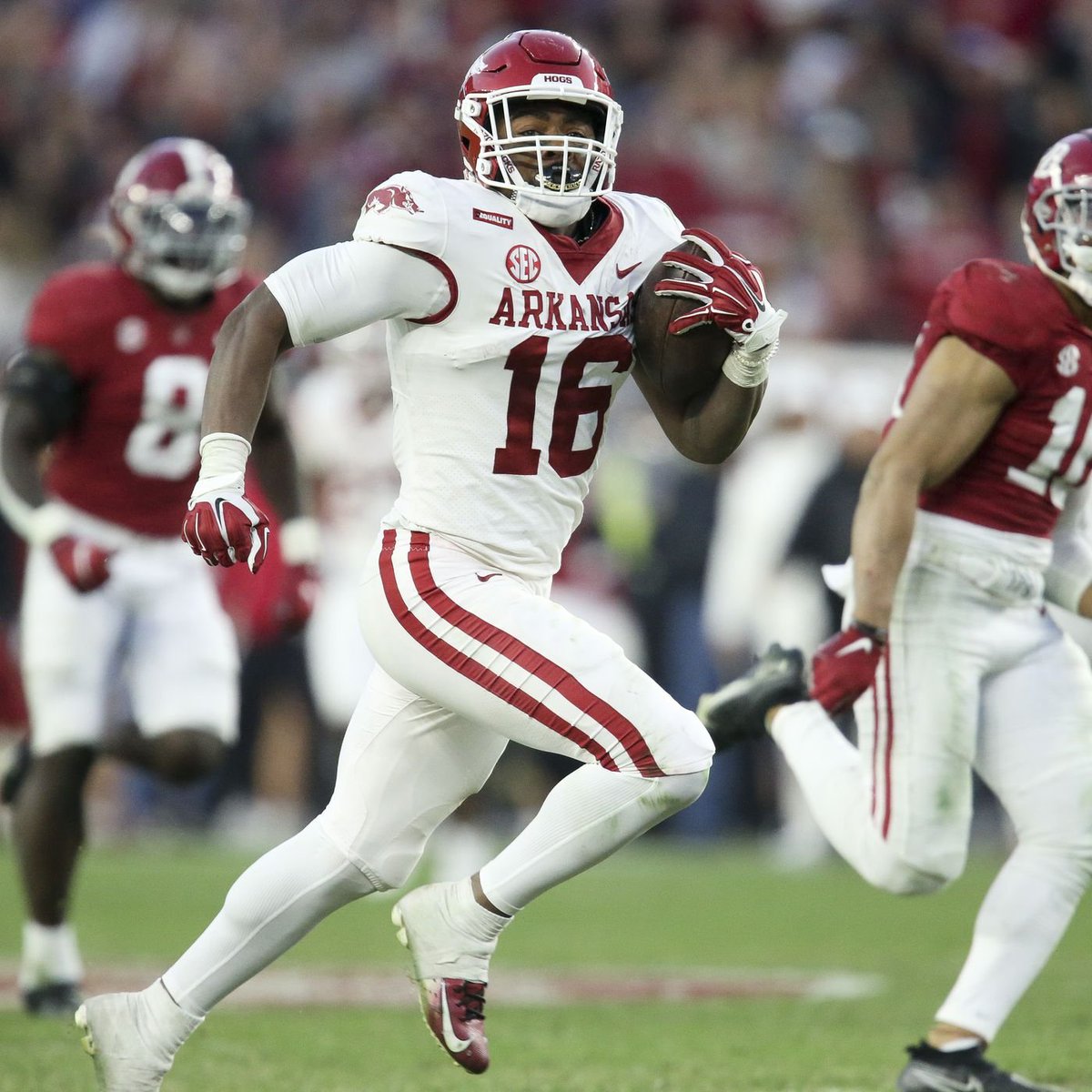 cheeseheadsbr's tweet photo. ✅ Com a escolha 1⃣8⃣ do 𝐍𝐅𝐋 𝐃𝐫𝐚𝐟𝐭 2022:
▪️ Tennessee Titans seleciona:
🔸 WR | Treylon Burks (Arkansas)
#GoPackGo #NFLDraft #NFLDraft202 https://t.co/WHpOe2P4rk