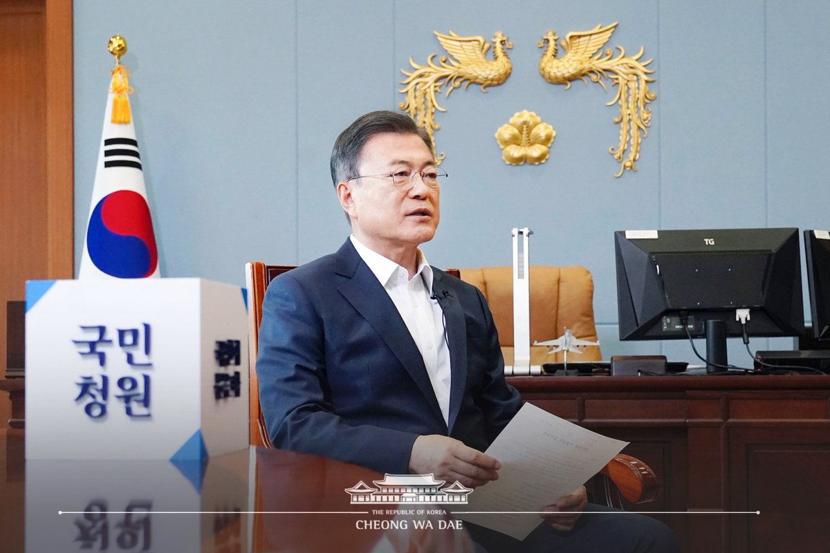 문 대통령은 '동물 학대범 강력 처벌과 동물보호 강화 청원'에 대해 "우리 정부는 동물복지 전담부서 신설, 동물보호법 전면개정 등 동물복지 향상을 위해 노력해 왔다"며 "모든 생명이 존중받는 사회로 나아갈 수 있도록 노력해 나가길 바란다"고 답변했습니다.

🔽전문🔽
facebook.com/TheBlueHouseKR…