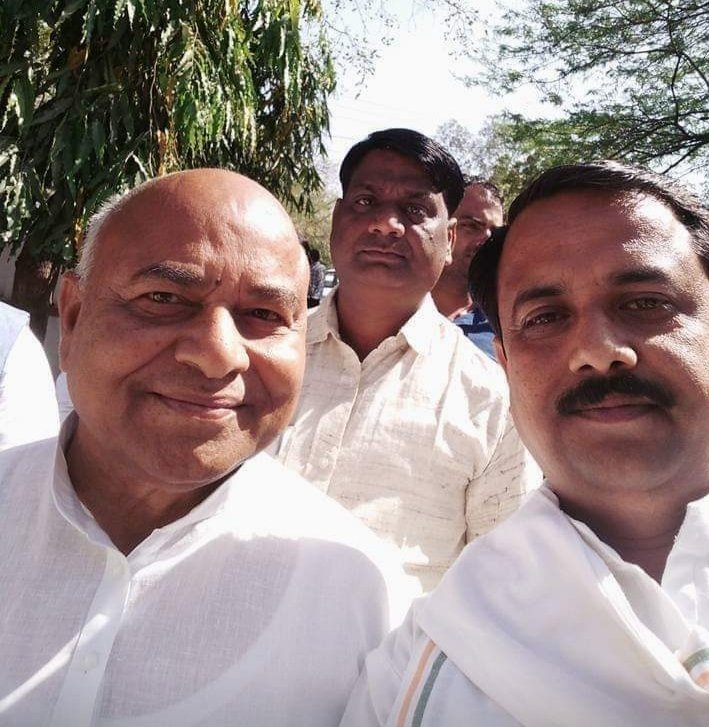 DevendraSakhwa7's tweet photo. कांग्रेस पार्टी के वरिष्ठ नेता, एवं म.प्र.शासन के पूर्व कैबिनेट मंत्री हमारे मार्गदर्शक परम आदरणीय श्री डॉ. गोविन्द सिंह जी को मध्य प्रदेश विधानसभा के नेता प्रतिपक्ष बनाये जाने पर हार्दिक बधाई एवं शुभकामनायें! और वरिष्ठ नेतृत्व का बहुत-बहुत आभार https://t.co/j69v5Im5hn