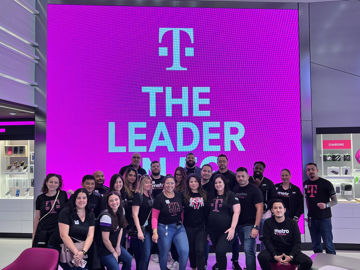 A group of amazing leaders working together, to win together! Today we hosted a development class for our Metro family. @MariCalcano @RaskinKatya ❤️ your dedication & passion to support and guide your team Shoutout to my team for working together to get this done. #WeWontStop