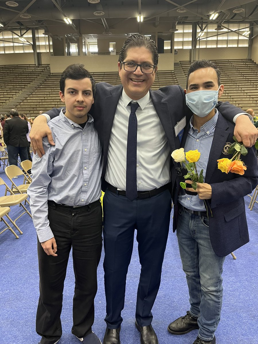Esmeralda Alday ella/she/her (@esmeraldalday) on Twitter photo El maestro Oscar García Roman, dual language algebra , geometry, pre-calculus teacher at <a href="/CastMedSA/">CAST Med High School</a> is the <a href="/SAISD/">San Antonio ISD</a> distinguished high school teacher of the year 🎉felicidades maestro ! El maestro Oscar García Roman, dual language algebra , geometry, pre-calculus teacher at <a href="/CastMedSA/">CAST Med High School</a> is the <a href="/SAISD/">San Antonio ISD</a> distinguished high school teacher of the year 🎉felicidades maestro !