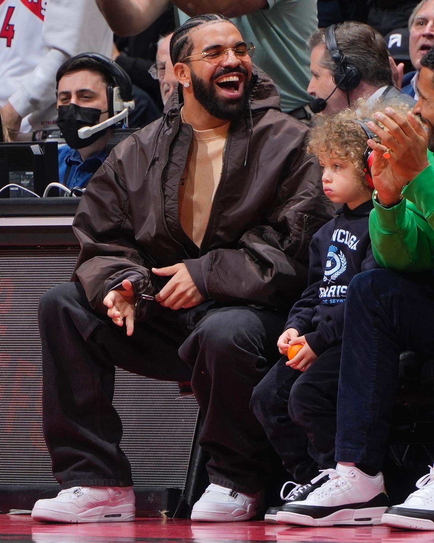 drake wearing jordan 1