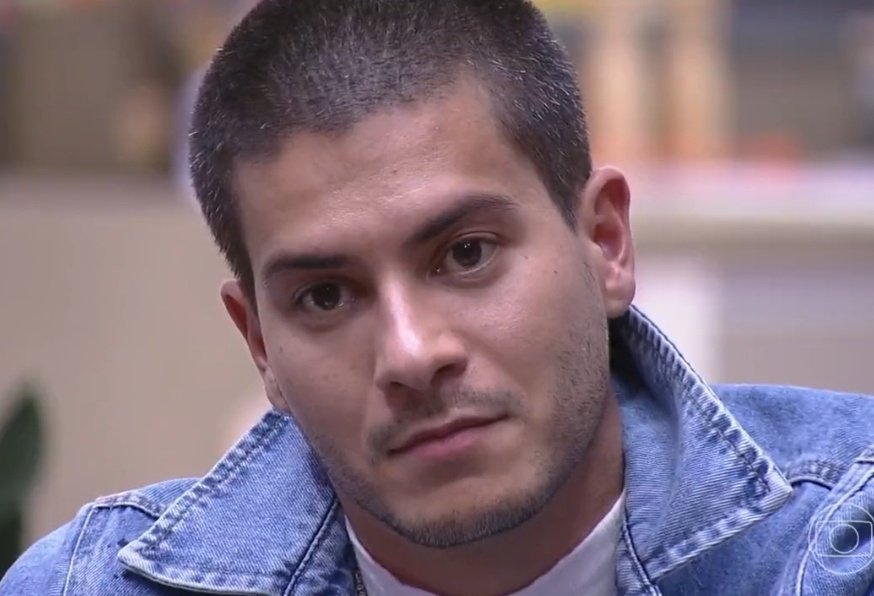 GianiSaid's tweet photo. Ridícula e desnecessária essa opinião da Jessi.
Quem julgou se o Arthur mereceu ou não chegar na final foi o público o mesmo q tirou ela, aceita q dói menos 

#BBB101  #BBB22  #ArthuraOuSurta https://t.co/zeLKWBmRE5