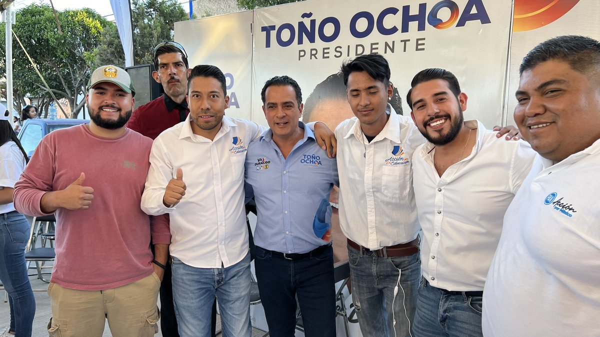AccionXED's tweet photo. Ameno encuentro tuvimos el día de hoy con nuestro amigo @josejoseantonio y la gente bonita de la Col. Azcapotzalco, zona que coordina nuestro amigo en profe 
@leonnes12 

#VaPorDurango #UnidosSomosMasFuertes #pandgo @marcelotorresc @AaronGurrolah @GeraSolis4 https://t.co/7syW3PGquu