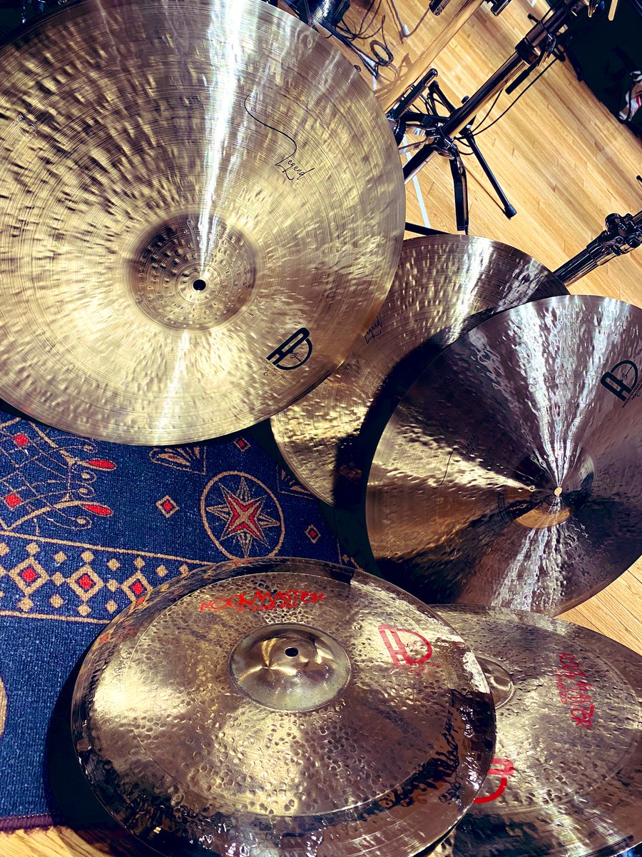 KenHigeshiro's tweet photo. ここ1〜2ケ月で自分がメインで使ってる各社シンバルペアの片側が次々と割れていく、、定期的にこういうタイミングあるなぁ。
という事で、Ageanシンバル大量購入！
(@ageancymbals_jp )
いつもありがとうございます👍👍 https://t.co/2jZ04F4MBq