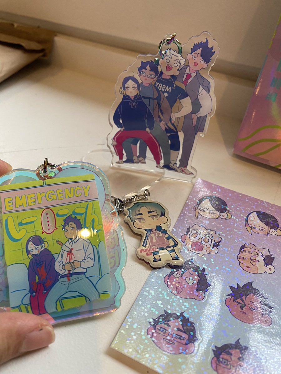 HEHEH also @mookie000 `s package came in 😭😭😭 she spoiled me with all the cute ushi s and tendou ahh also the book, the stickers and the little stand muahhh 🥰🥰🙏🙏
THANK YOU MOOKIE 