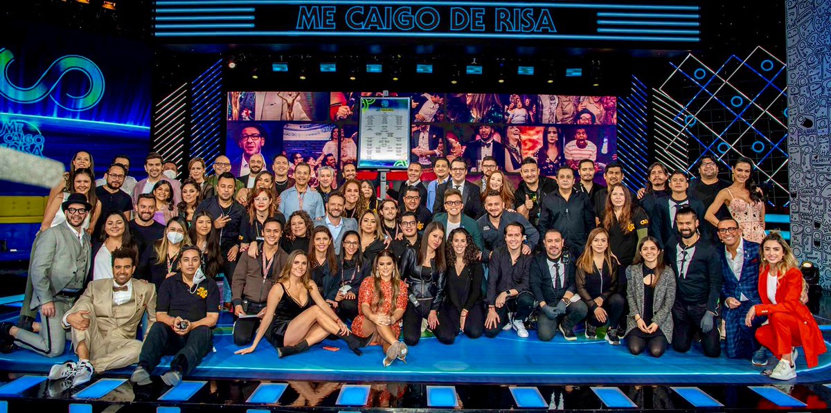 #300yYo agradezco a todos y cada uno de los que hacen la magia de <a href="/MeCaigoDeRisa/">Me Caigo De Risa</a>