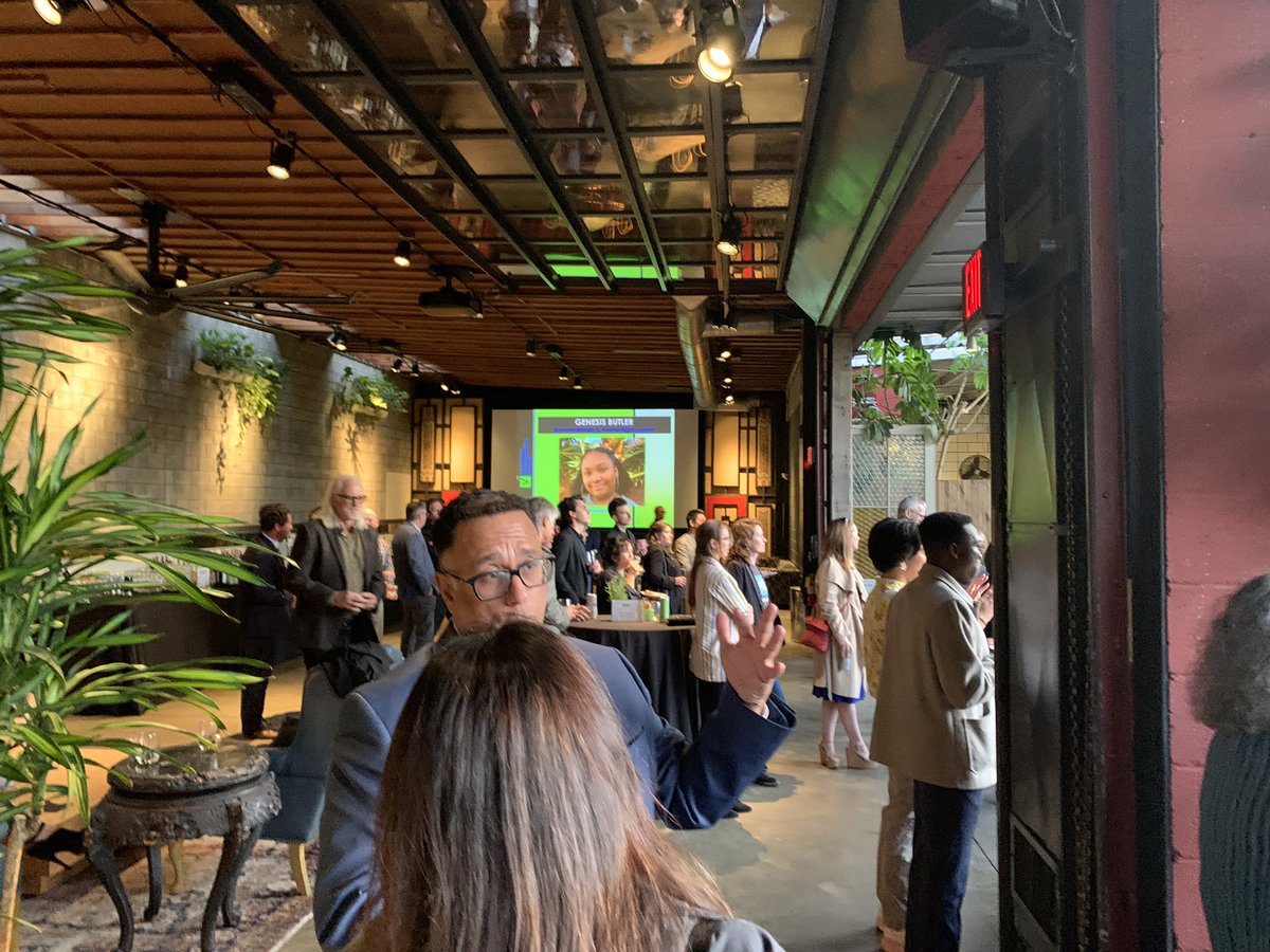 lafiorellina's tweet photo. Happy to be at @envirovoters #BadassinGreen event at Smog Shoppe @sydneykamlager @GenesisButlerV @HenrySternCA @laurafriedman43 @AsmReyes47 @Conserve_CA https://t.co/P5SHh6BMKG