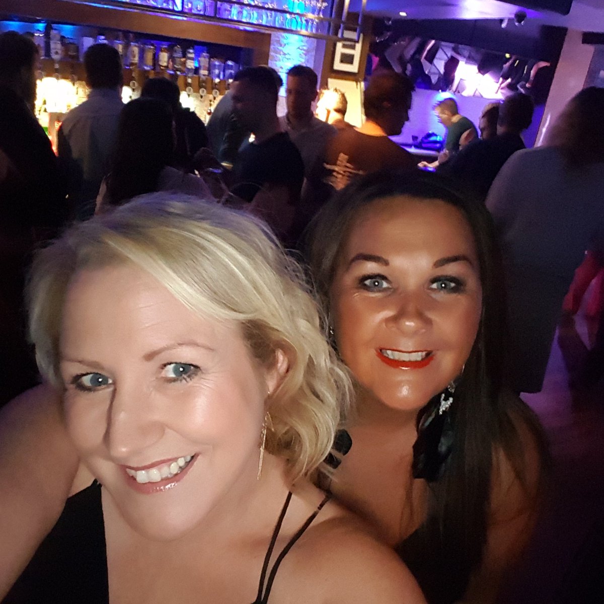 SWKarenEston's tweet photo. #NewProfilePic #oldpic lots more new memories to be made #besties https://t.co/oiIvvXBmqb