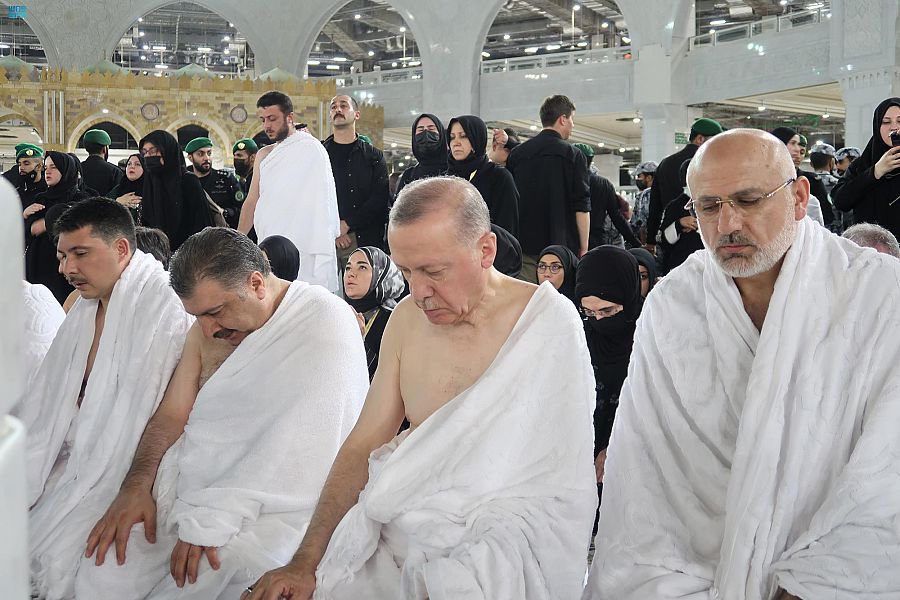 Turkey’s President Recep Tayyip Erdogan visited Masjid Al Haram, Makkah and performed Umrah along with his delegation today His Excellency also prayed Voluntary Prayers inside the Holy Ka’bah