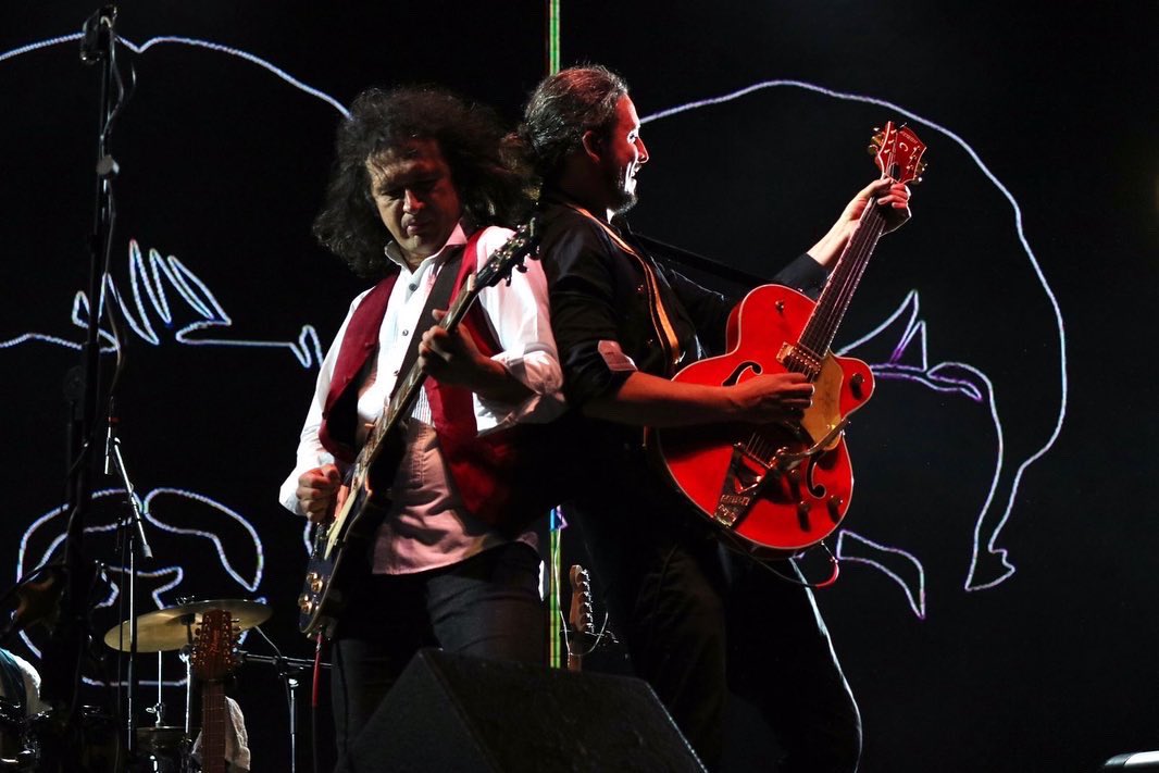 Hermoso recuerdo del TRIBUTO A THE BEATLES que presentamos el año pasado en la #PlazaJaguara🐆 del #ParqueJaimeDuque🏰
¡Así de felices nos ponemos cuando hacemos lo que nos gusta!💖
Hoy tenemos muchas razones para sonreír porque estamos preparando nuevos shows llenos de magia.✨