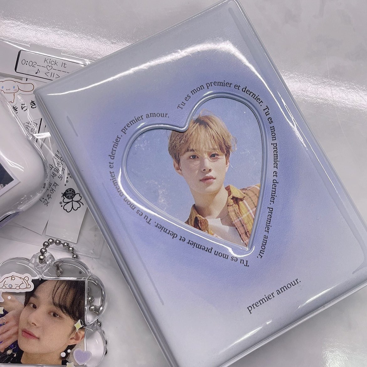 idubi1u's tweet photo. wtb lfs • ph ina ww 양도

vin market premier amour 1p collect book

• on hand or stbo 
• pink (prio!) or blue
• can payo

please dm me if you’re willing to sell 🫶🏼

t. colbook collectbook 1 pocket https://t.co/BFPvgSmMER