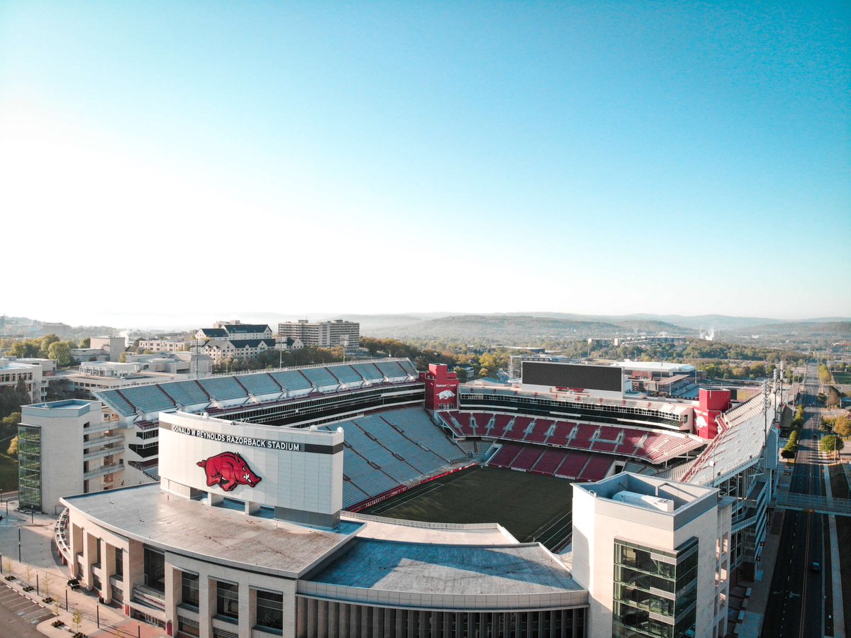 walker_white5's tweet photo. After talking with @CoachSamPittman I’m excited to announce @RazorbackFB offered!!                              @CoachLeCroix @EricCohu @coachboshears @Dowell_Loggains @kendalbriles @247Sports @Rivals https://t.co/sZmT7X4XOu