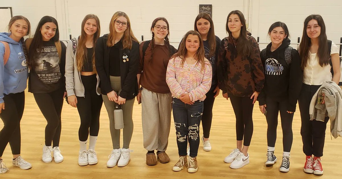 Ms_EJacks's tweet photo. Thank you to Sophia, Addy, and Olivia for joining us in dance today. Maybe we will see some of these faces at TWP Dance in a few years!πππ #TakeYourKidsToWorkDay #dancersdance #twpdance @TWPDanceDept @TWPSuperVPA @twppride https://t.co/QDkhQ8uslX