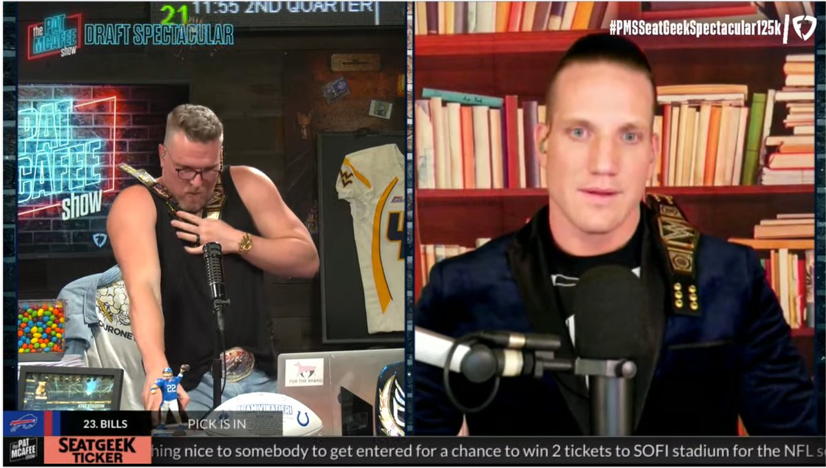 UberzombieM's tweet photo. THANK YOU FOR THE GIVEAWAY PAT YOU BEAUTIFUL BASTARD.  Zito is an unsung hero.  DEEBO IS STAYING IN SF! I LOVE YOU DEEBO #PayDeebo #PMSSeatGeekSpectacular125k https://t.co/TOtq76Jlv5