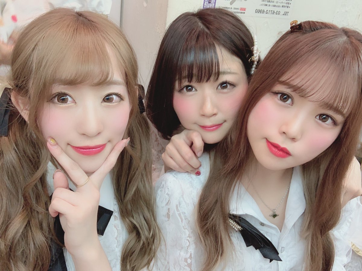 cotoc0t0's tweet photo. Premonyお疲れ様でした☺️💖 間違いなくわたしの人生の大部分だったと思います！！ 一回一回どのライブも楽しかったし沖縄大阪仙台タイ凱旋全て大切で今でも思い出しす毎日です😌🧡🧡

#Premony https://t.co/d4WMisHwBf