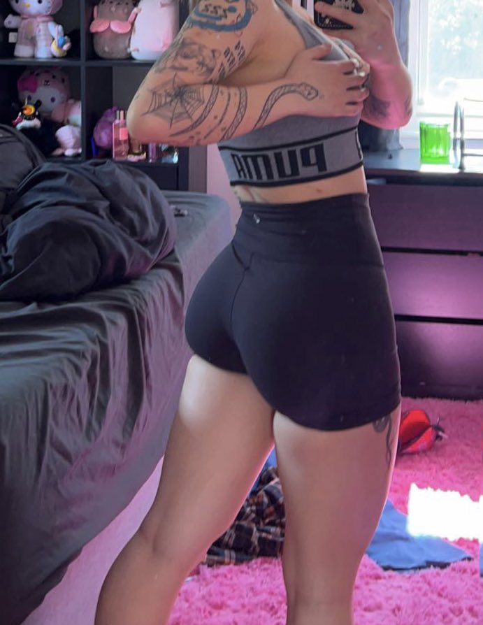 thearlenelee's tweet photo. rt if i should start posting my gym progress on here <3 https://t.co/wvV1cRp49x