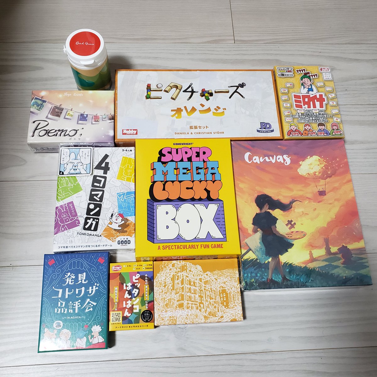 michypro's tweet photo. 遅くなったけど、今回のゲムマの戦利品。あー早く遊びたい！
#ゲムマ2022春 #ゲムマ戦利品 
#ミタイナ #SUPERMEGALUCKYBOX #Poemo #発見コトワザ品評会 #4コマ漫画 #チンクエ #ピッタンコはんはん #canvas #ピクチャーズオレンジ #kankeri https://t.co/xHgDDm2QkM