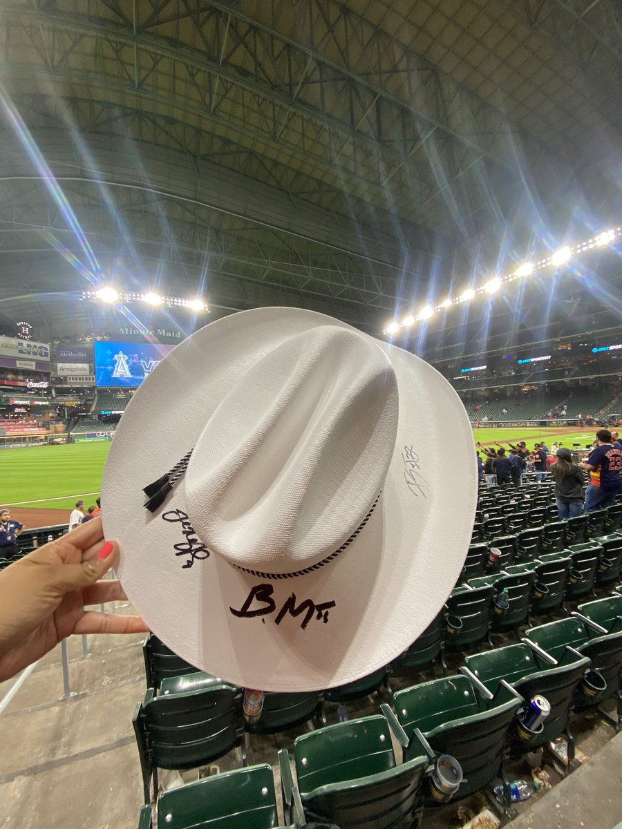 glomontiel2003's tweet photo. @rali_27 @BallySportWest @Angels So much same!!!! #gohalos https://t.co/Hk6JIRDVbQ
