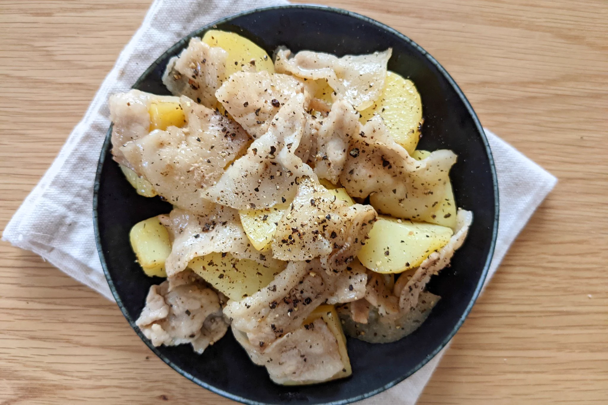 間違いなく美味しい♪『本気の豚バラジャーマンポテト』