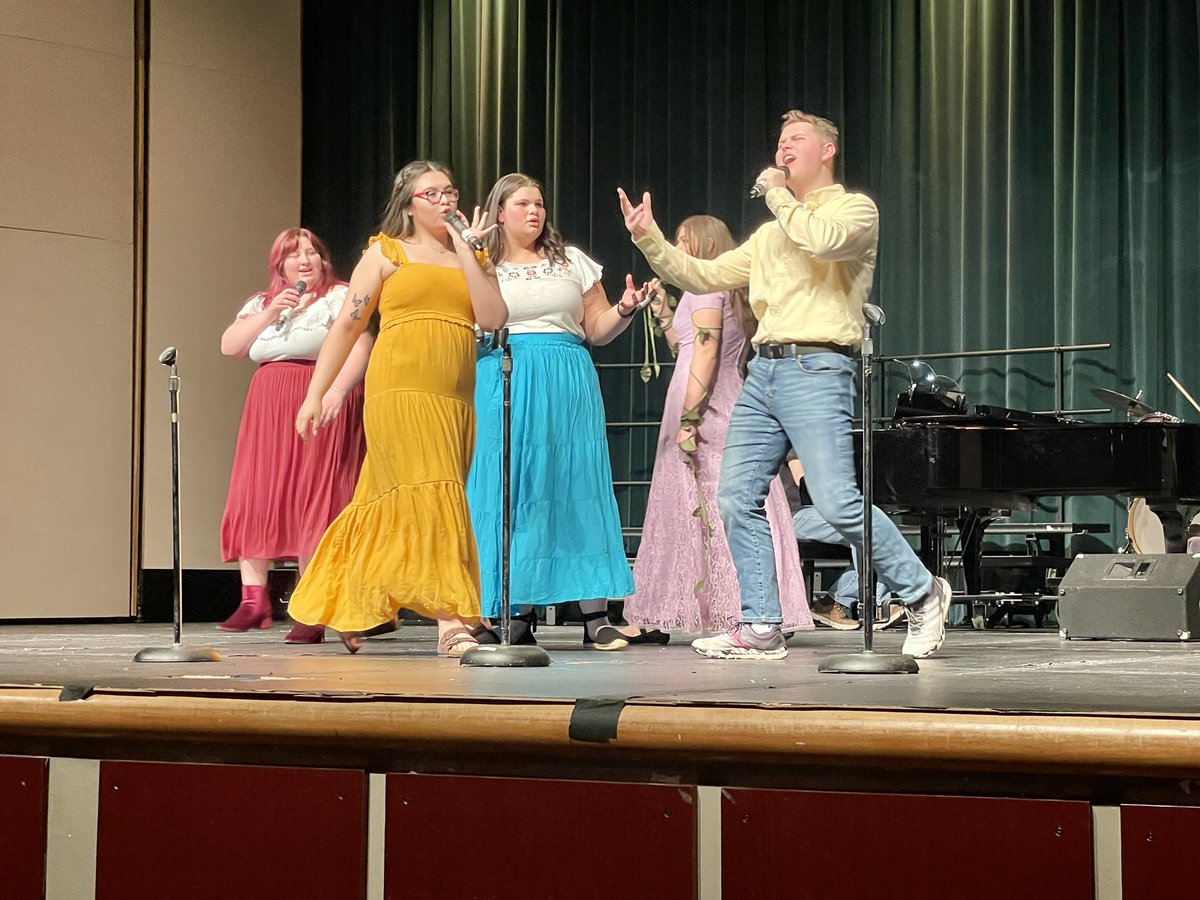 skyviewstormwa's tweet photo. Skyview Choir “Follies” opening night, sounding great! #SHSTogether #Choir #wedonttalkaboutbruno https://t.co/qrARx3g10r