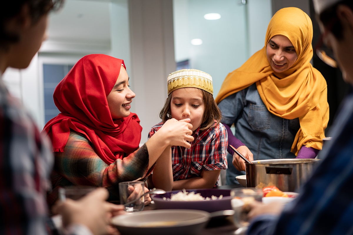 remitly's tweet photo. 🌙 If you’re wondering about the iconic foods traditionally prepared in certain parts of the world during #Ramadan, this guide is a good place to start: https://t.co/DKUA7MAy9v https://t.co/JItDqTDfdZ