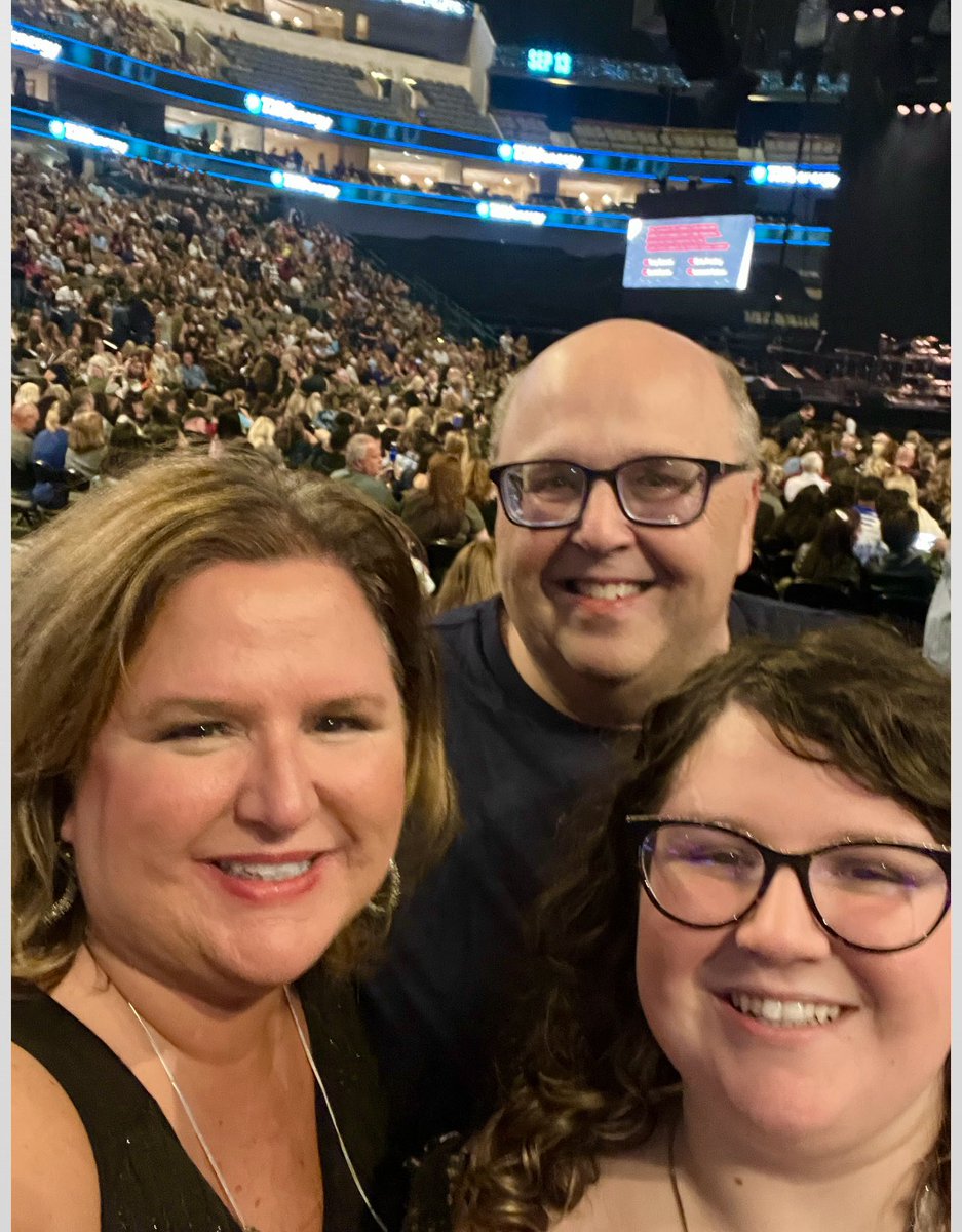 MrsGowartyHHS's tweet photo. One day in ATL the next at a Bon Jovi concert. Live music is back! #itsmylife #livingonaprayer https://t.co/ahC9syUrub