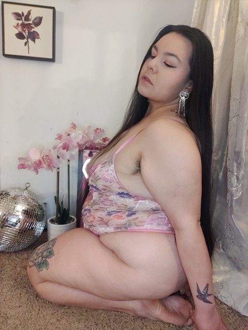 Thick bitch https://t.co/N2PUCiQAwx