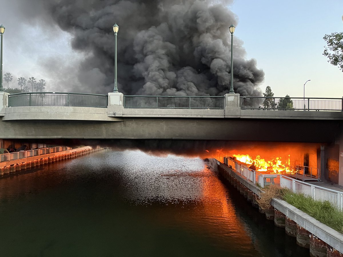Don’t blame the homeless, blame the conditions for homelessness. Home owners start fires, renters start fires. Do not use this to further criminalize poor people. Housing first strategies are the cheapest most effective solutions. #lakemerritfire #oakland #lakemerritt