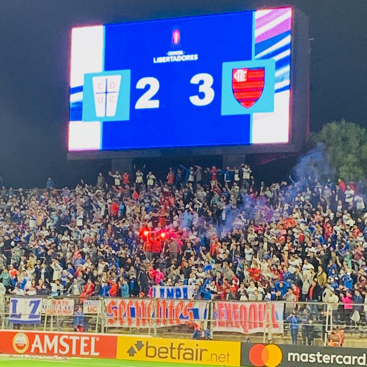 Hoy <a href="/Cruzados/">Universidad Católica</a> recibió por la <a href="/libertadores/">CONMEBOL Libertadores</a> a <a href="/flamengo/">Flamengo</a> en el marco de la tercera fecha de la fase de grupos de la copa #libertadores2022 
.
.
La visita se llevó la victoria con un resultado final de 3 goles versus 2 de los locales. 
.
.
#loscruzados #libertadores #chile