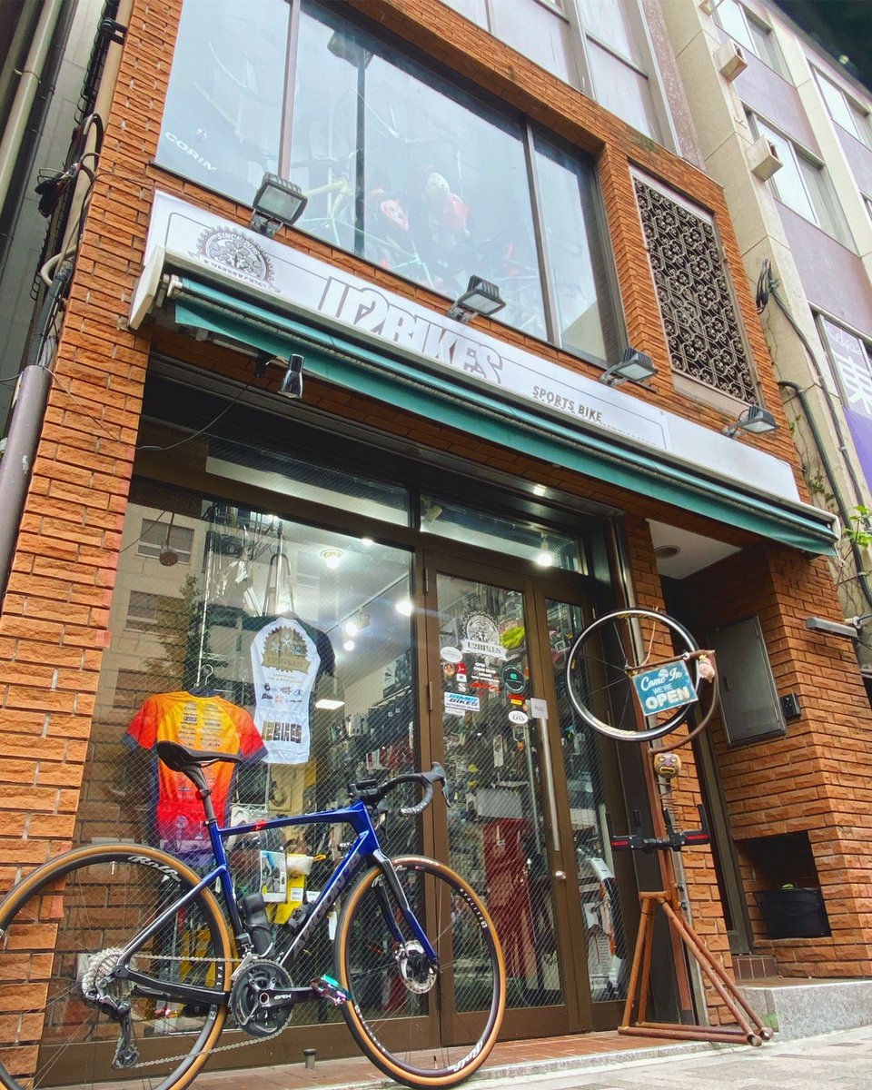 u2bikes's tweet photo. 今年はあっという間に
ゴールデンウィーク初日✨
そしてお客さんにいわれて気づく、
本日4/29は開店記念日でした😂
これまでもこれからも関わっていただいた皆様に感謝をしつつ、出来る事を出来る限りで邁進していきます!🙇🏻♂️
GWも通常通りの営業でいきますよ〜。 #U2BIKES #RAMONBIKES #開店記念日 https://t.co/pJfmIoNBtl