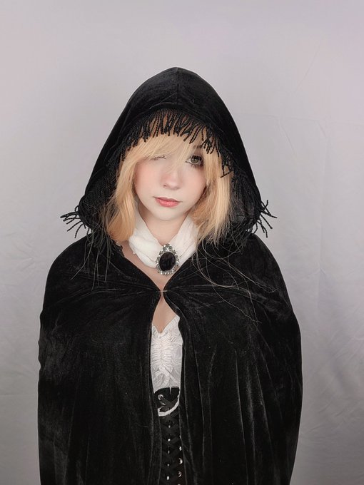 My Fia cosplay 🖤 #eldenring #fiathedeathbedcompanion https://t.co/YYeBYKp661<a href="/tag/eldenring"class="tags">#eldenring</a><a href="/tag/fiathedeathbedcompanion"class="tags">#fiathedeathbedcompanion</a>