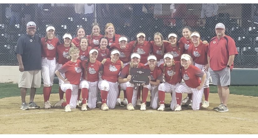 BulldogSulphur's tweet photo. Congrats to Sulphur Slow pitch 🥎 team- regional runner up and STATE BOUND next week! https://t.co/tWmeqfP8to
