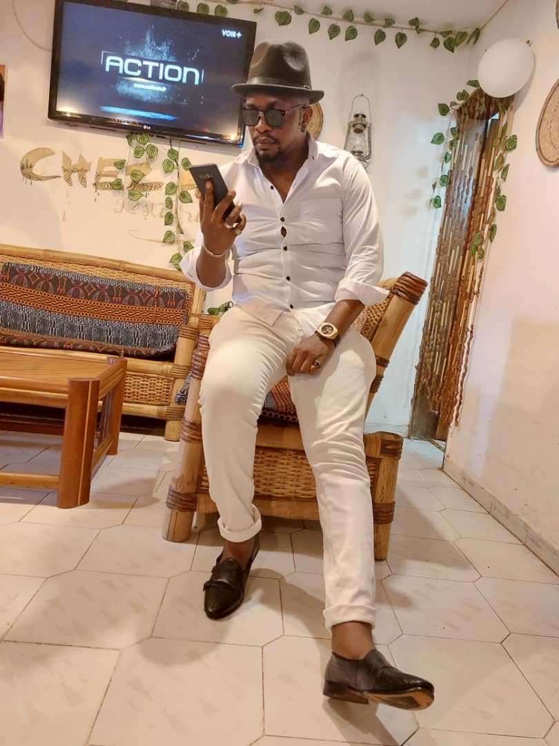 PeterWa32145337's tweet photo. Le pouvoir est une mauvaise chose qui attire le mal corrompt le bien je n'es jamais voulu le pouvoir car cest pour ceux qui sont pret a s'abaisser pour le ramasser 👌 la simplicité cest la meilleure façon de vivre bon début du week-end la famille walker  ❤ surveiller le ciel https://t.co/qTAf4qsFii
