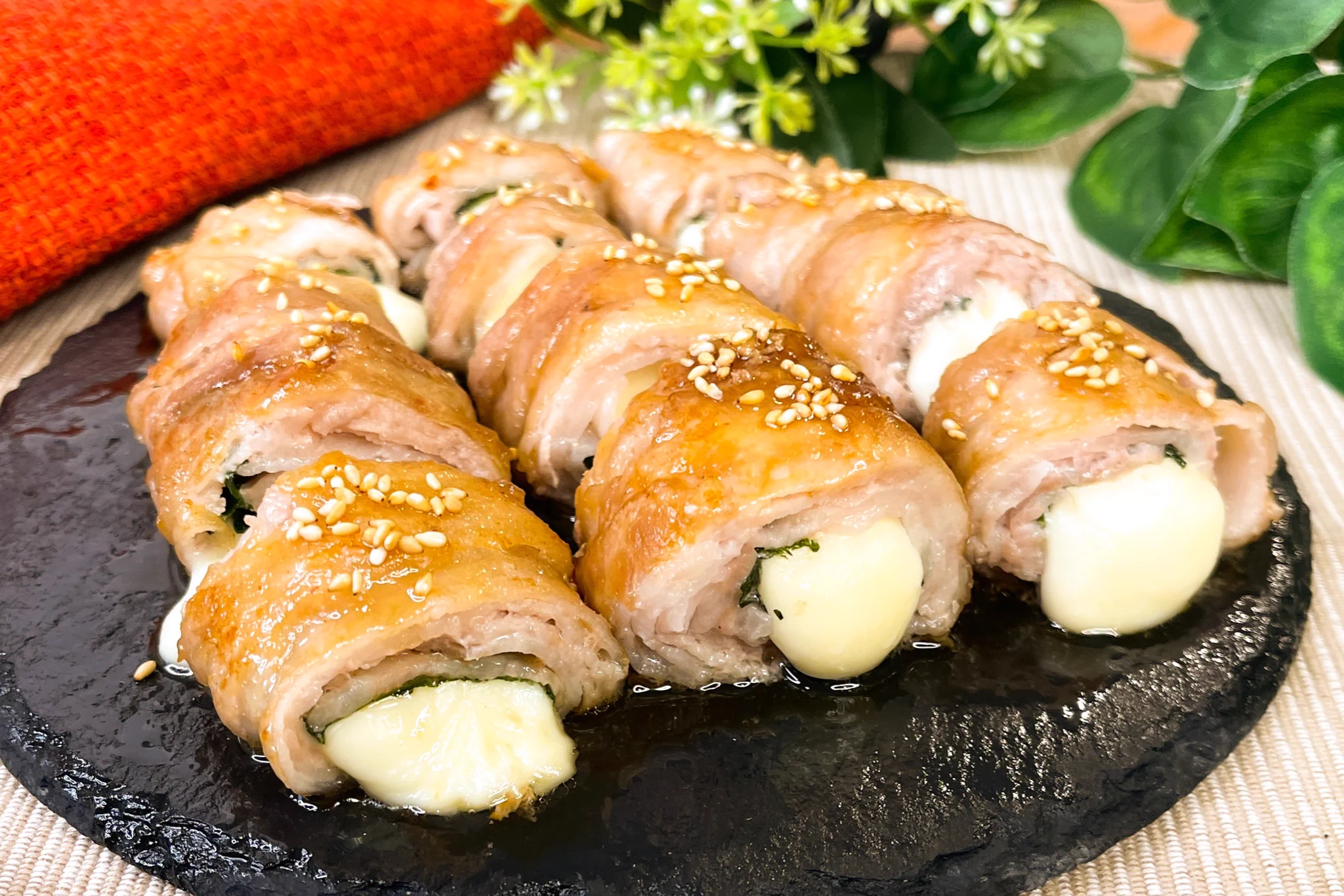 チーズがとろける！背徳感あふれる豚バラの大葉チーズ巻き。