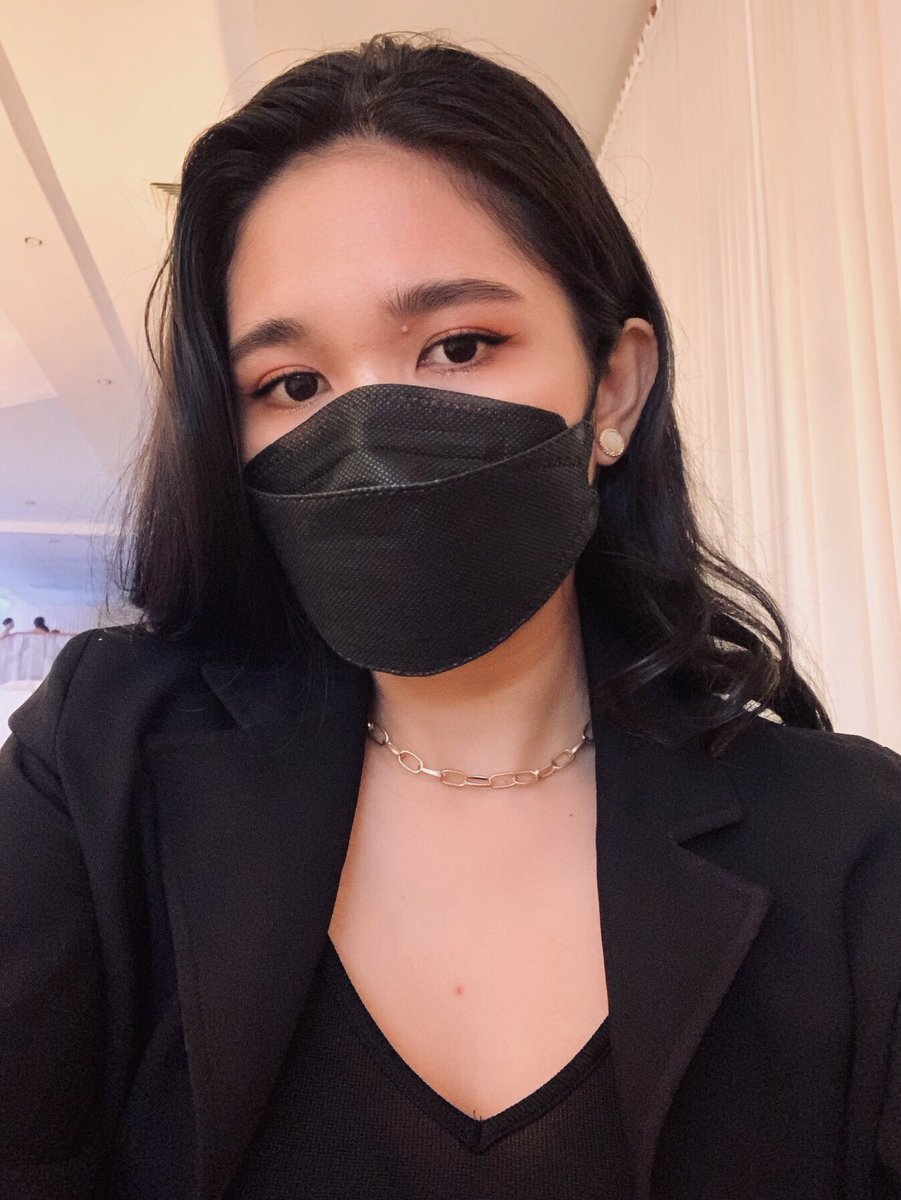 violinniwindz's tweet photo. black is ma' happy color🖤✨ https://t.co/PIta5hMzro
