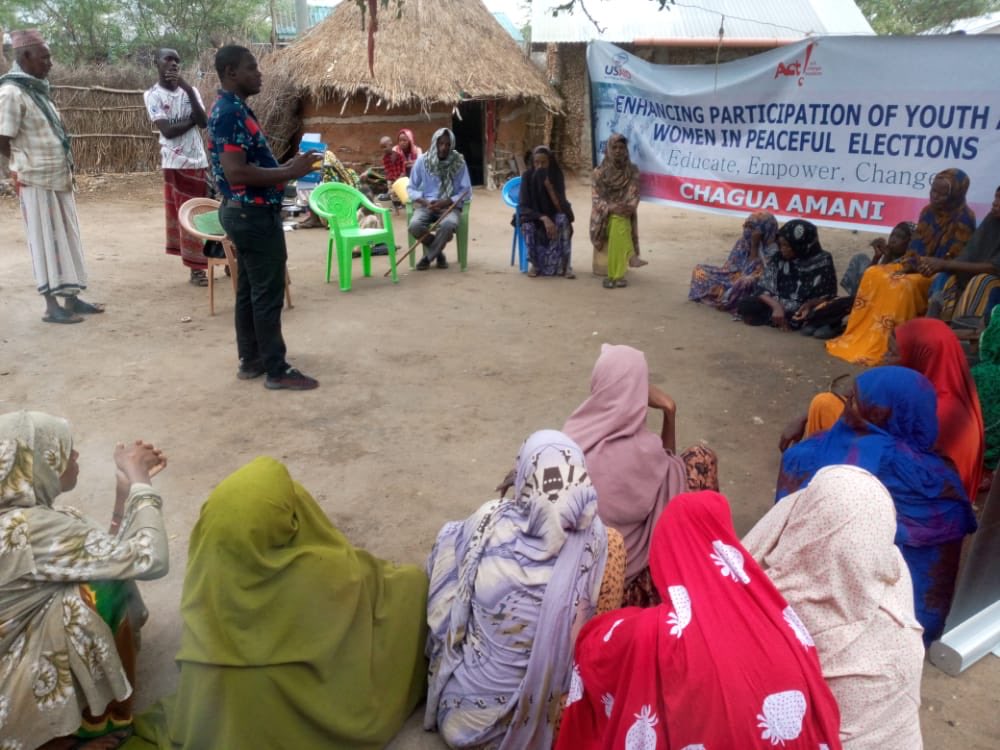 Phyllis_Muema's tweet photo. Communities in Tana Delta have begun to dialogue on promoting safe and secure elections with youth and women participating. #ECESS project supported by ⁦@USAIDKenya⁩ ⁦@tendasasa⁩ ⁦@KECOSCE⁩ working with ToTs. https://t.co/bYGZRkbsbo
