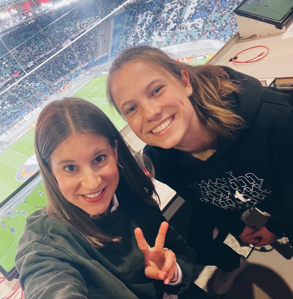 editedbymel's tweet photo. About yesterday: #EuroLeague Halbfinal-Hinspiel #RBLRFC 🔥 Text dazu gibt’s auf @tonline oder hier: https://t.co/QtHPqoi2ra 💻 Plus: Stadionpremiere unserer Volontärin @stonii23 🙌🏻 https://t.co/zVpuixrPBq