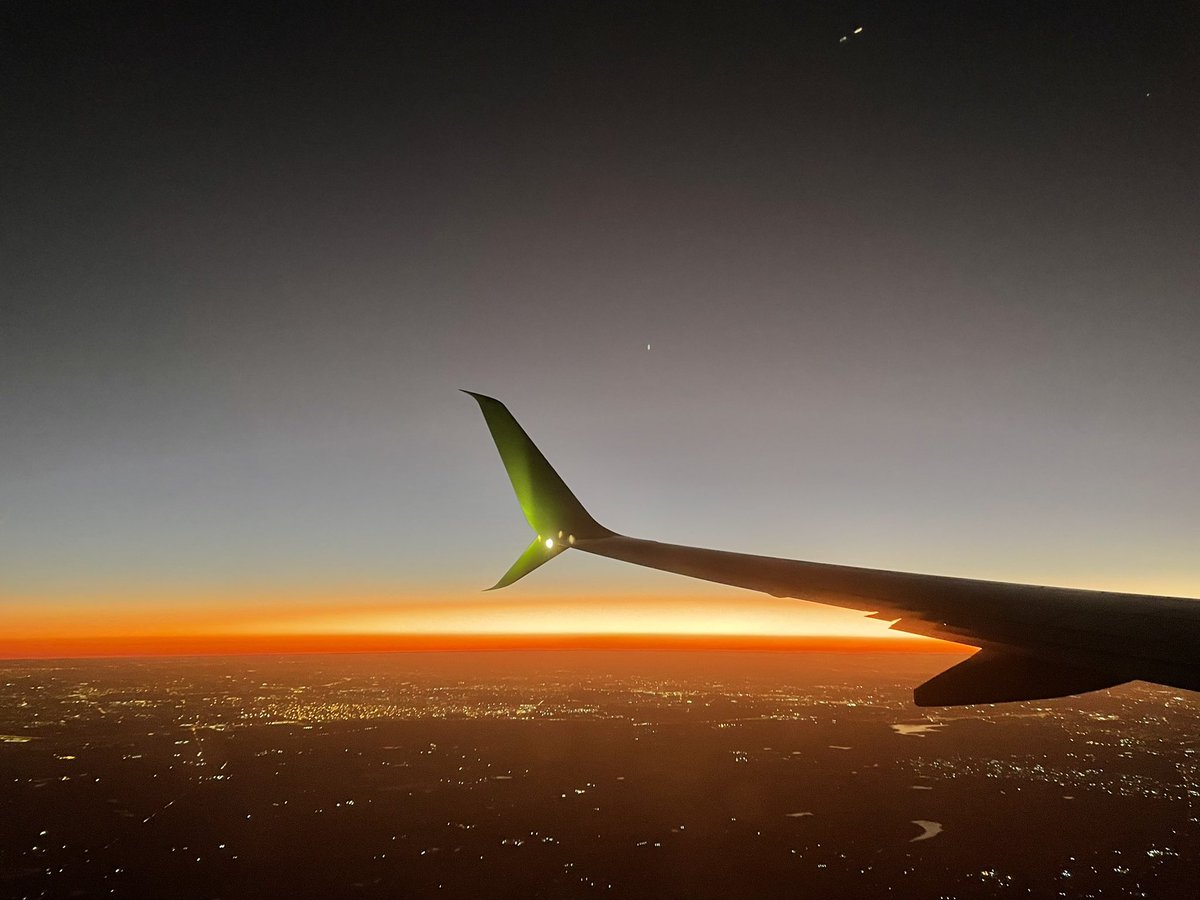 thewineoak's tweet image. Close call on the flight back home, the wing caught on fire