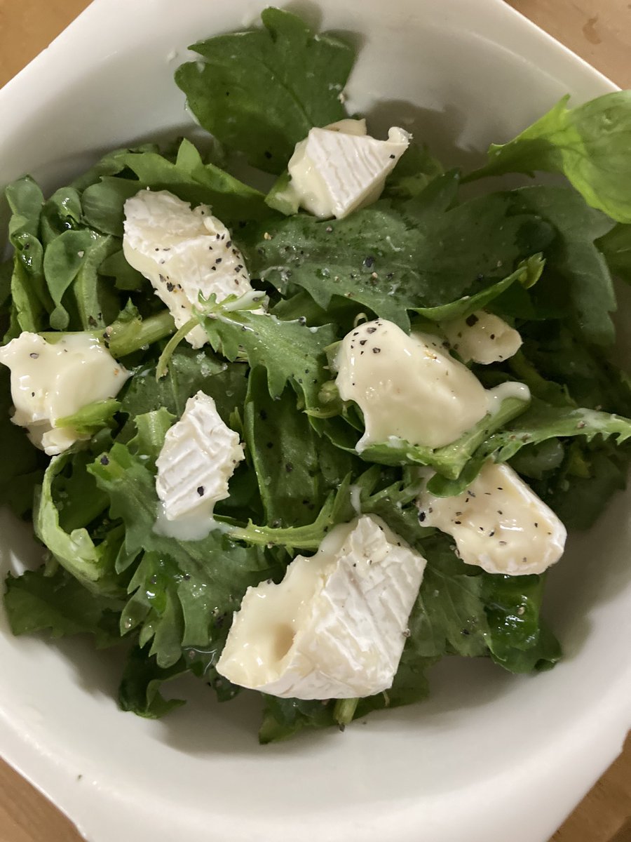 生で食べれる春菊 カマンベールの超美味しそうなサラダレシピに続々と集まるアレンジ案や春菊の食べ方たち モモ入れても最高 Togetter 生で食べれる春菊 カマンベールの超美味しそうなサラダレシピに続々と集まるアレンジ案や春菊の食べ方たち モモ入れても最高 Togetter