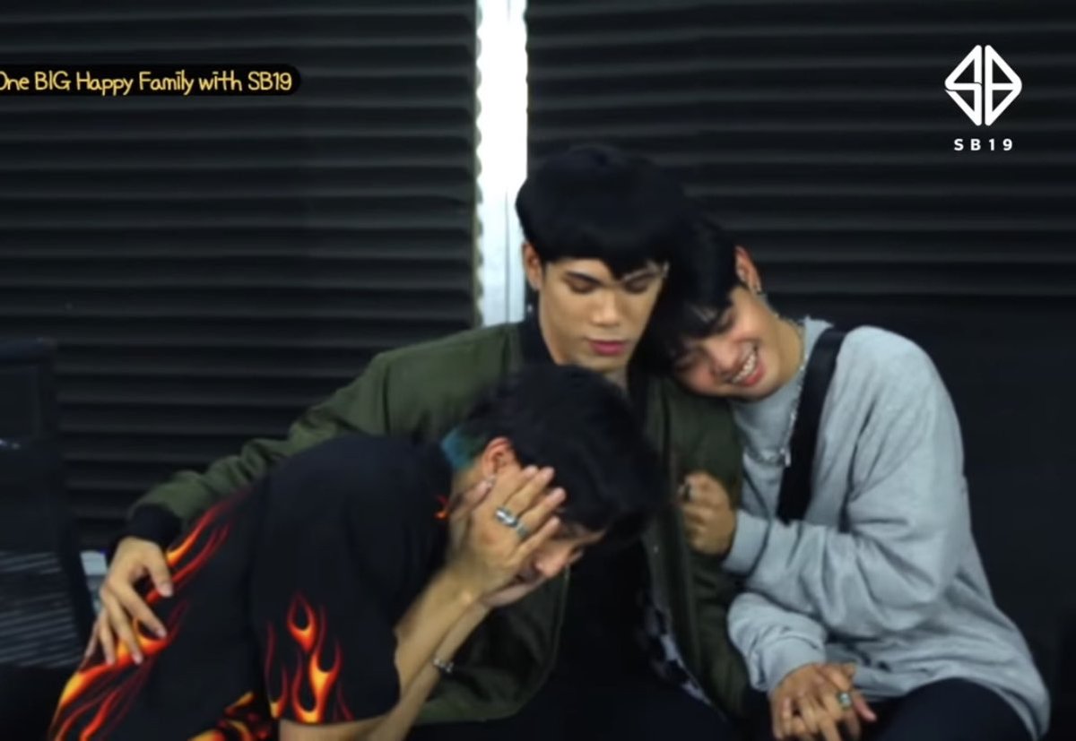 just4StellNase's tweet photo. Parang may mali? HAHAHAHA  

SB19 Sa PBBHouse Day3
@SB19Official #STANWORLD 
#SB19 #GrupoMusical #SECAwards

Stream and Shazam #Bazinga_SB19 https://t.co/Sqquel0STr