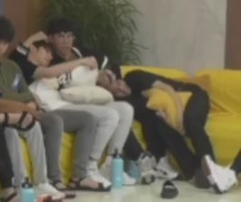just4StellNase's tweet photo. Parang may mali? HAHAHAHA  

SB19 Sa PBBHouse Day3
@SB19Official #STANWORLD 
#SB19 #GrupoMusical #SECAwards

Stream and Shazam #Bazinga_SB19 https://t.co/Sqquel0STr